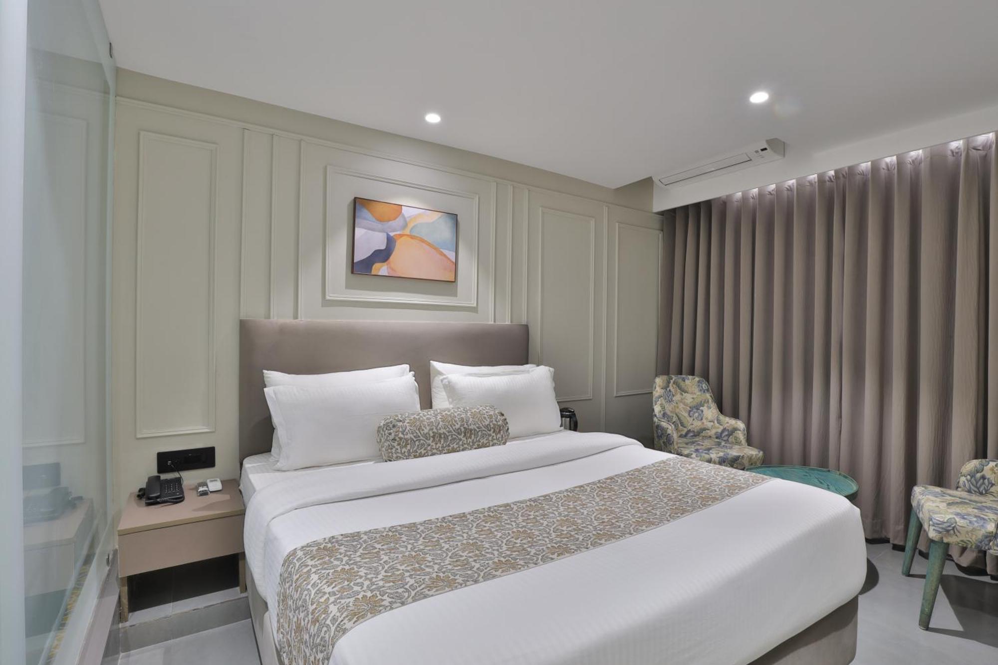 Hotel The Grand Suites Ahmedabad Exterior photo