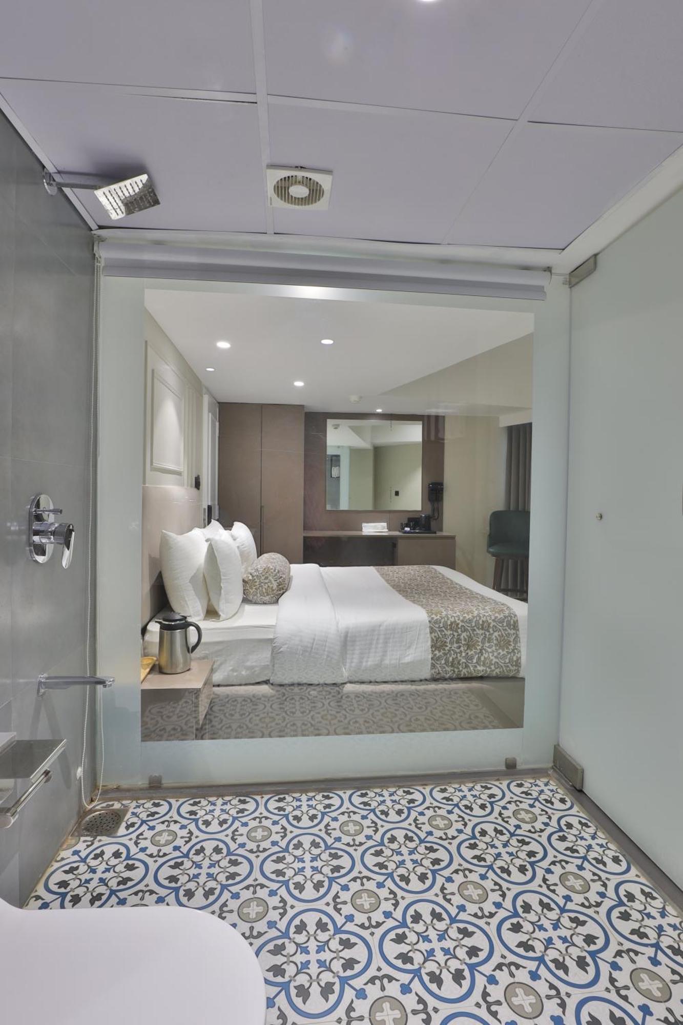 Hotel The Grand Suites Ahmedabad Exterior photo