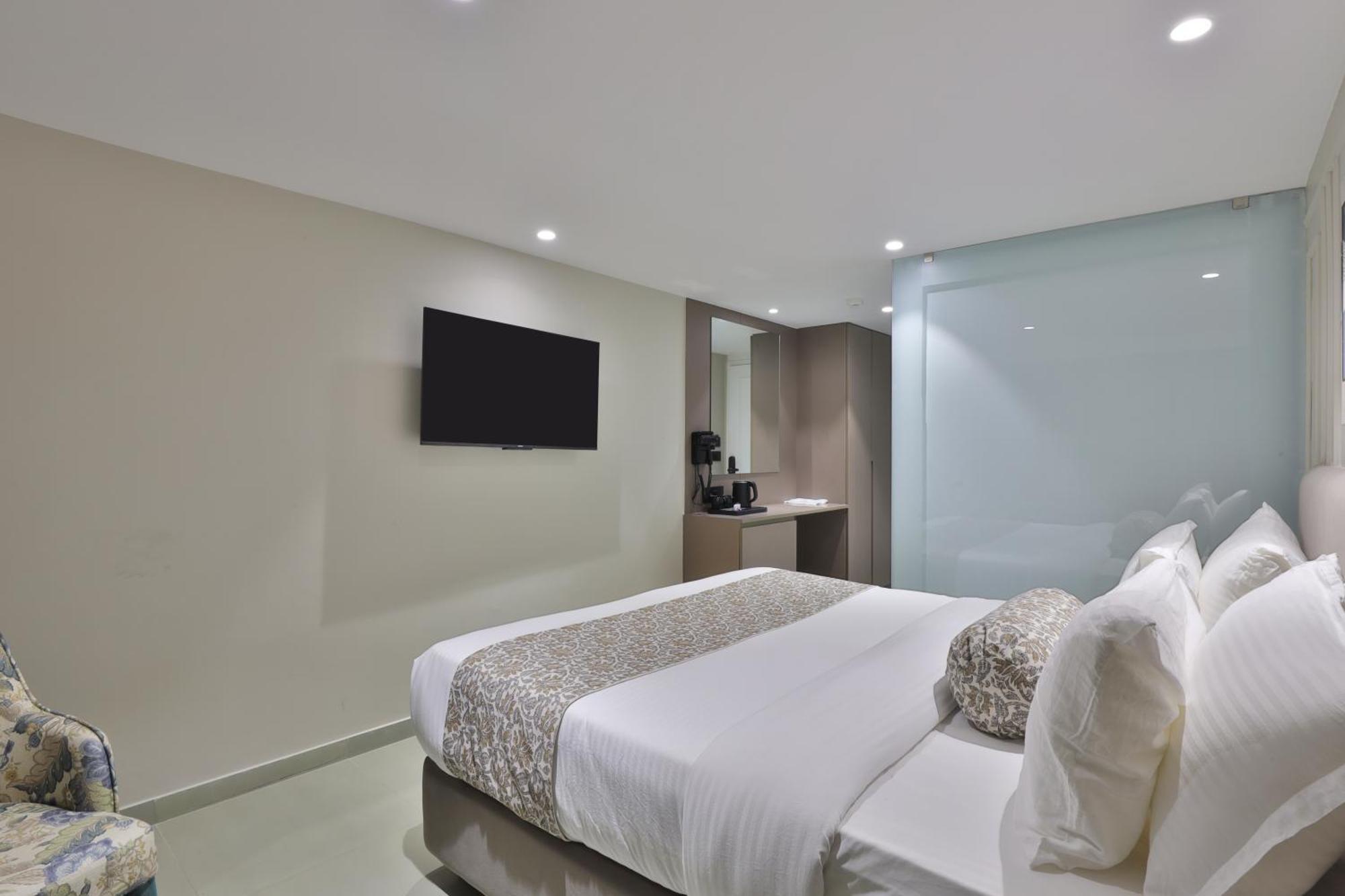 Hotel The Grand Suites Ahmedabad Exterior photo